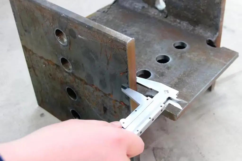 Industrial Oil Pipeline System with Gas Transportation Infrastru - Fabronex